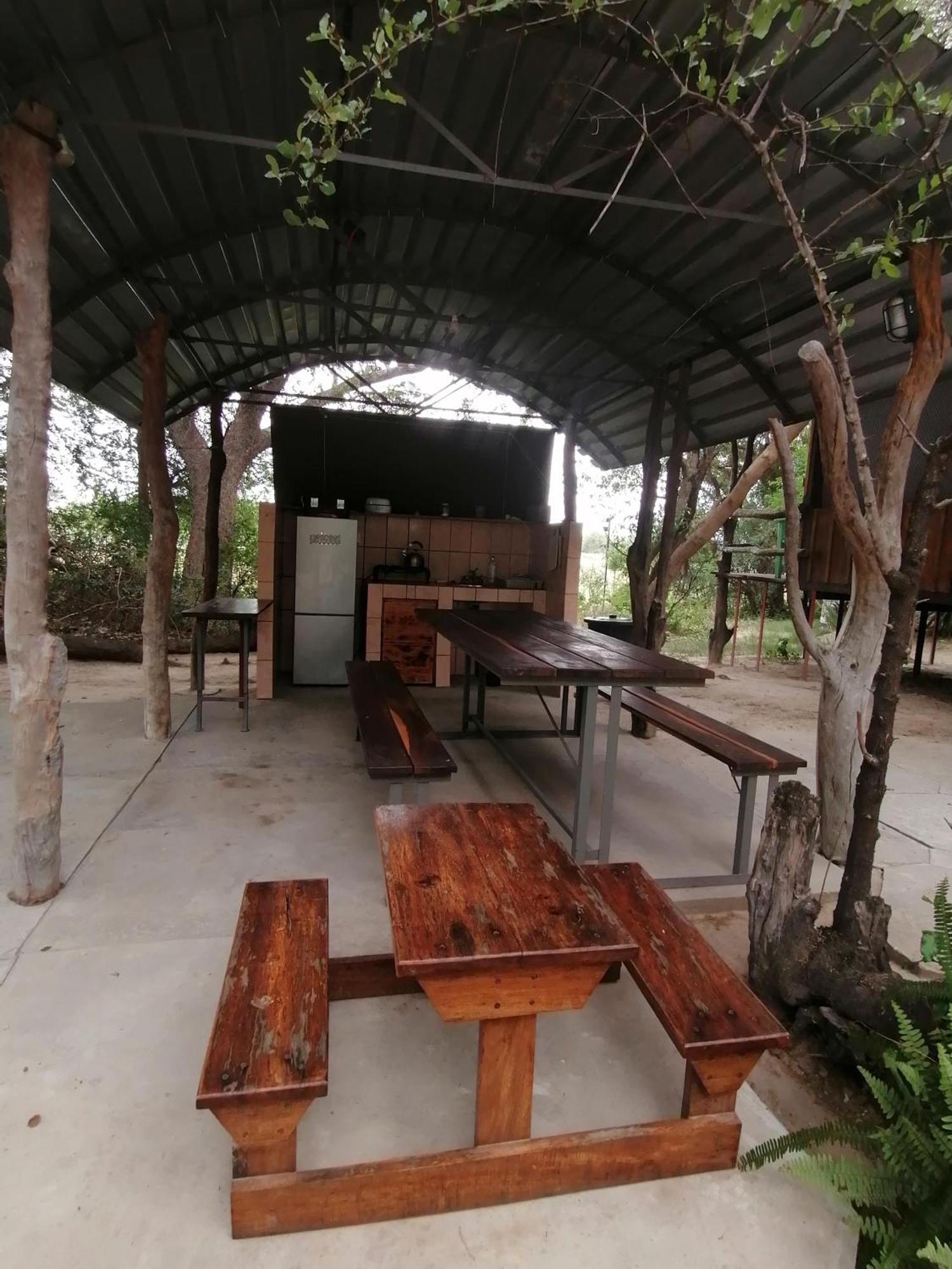 Отель Mukuku Rest Camp Shimweghe Экстерьер фото